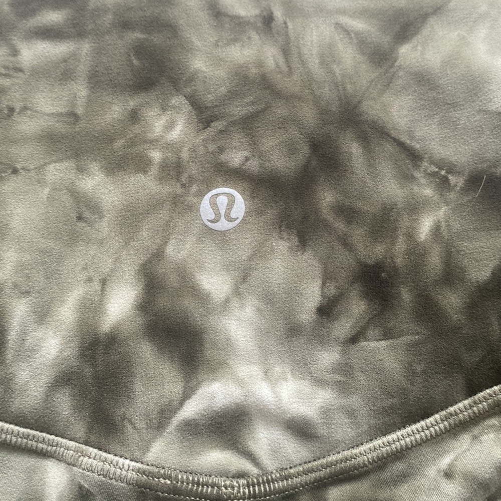 Sparks of mint , dark and light green align lulu lemon leggings !! Size 2